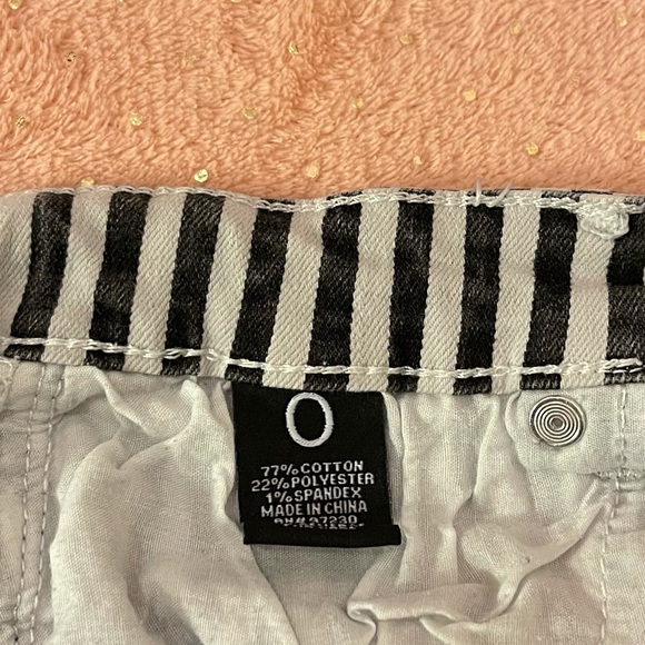 size 0 almost famous high waisted shorts - Picture 4 of 4